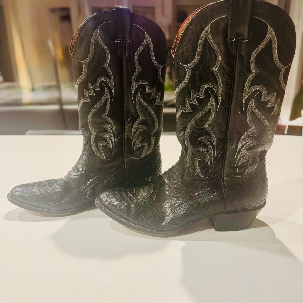 Amazing vintage snakeskin Nocona boots- size 12